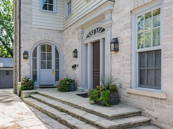 1 Burton RD, Toronto C03, ON M5P 1T6