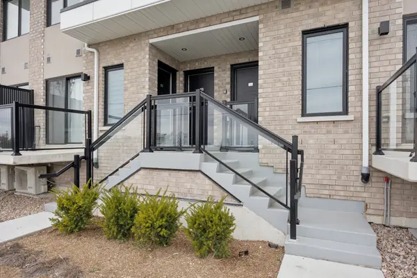 1695 Dersan ST #206, Pickering, ON L1X 0S9