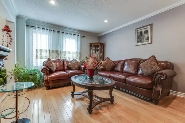 896 Mandolin PL, Mississauga, ON L5W 1S1
