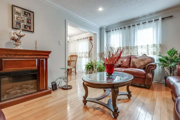 896 Mandolin PL, Mississauga, ON L5W 1S1