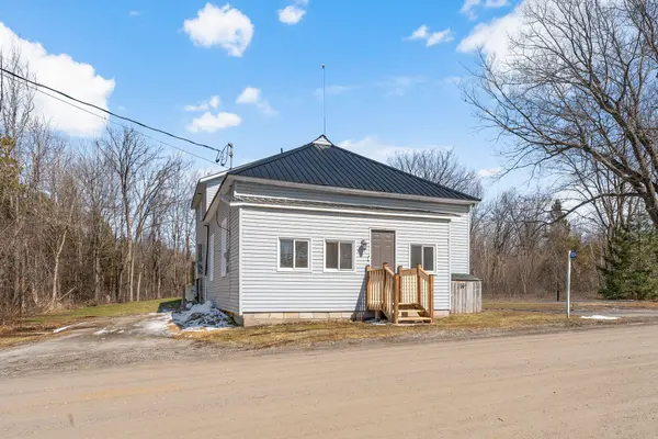 584 Ford RD, Montague, ON K7A 4S4