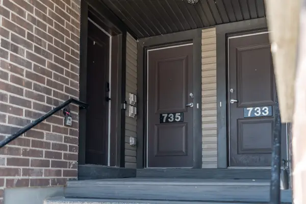 735 Chapman Mills DR #32, Barrhaven, ON K2J 5X2