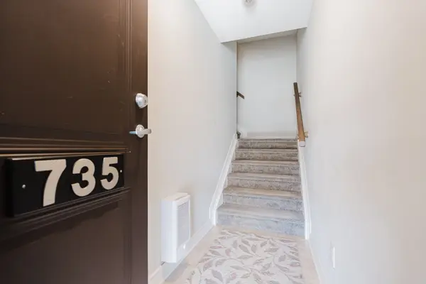 735 Chapman Mills DR #32, Barrhaven, ON K2J 5X2