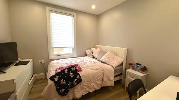 520 Cochrane RD #Middle Room, Hamilton, ON L8K 3H5