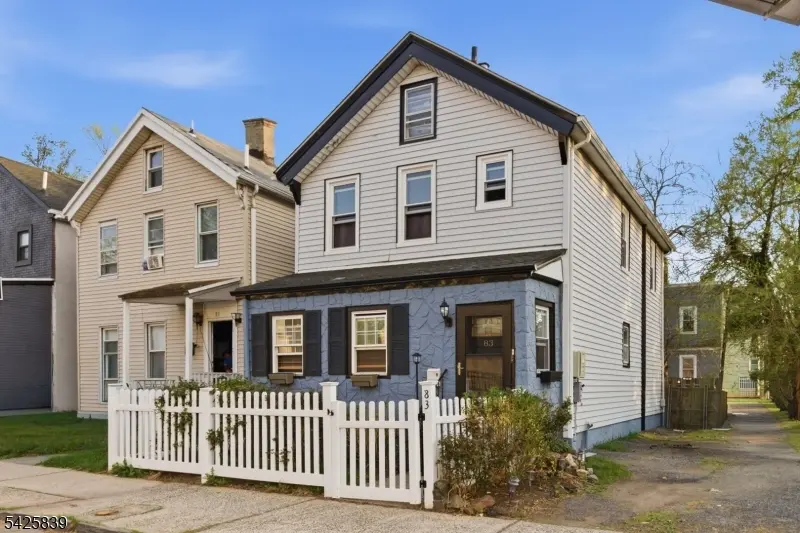 83 Hamilton St, East Orange City, NJ 07017