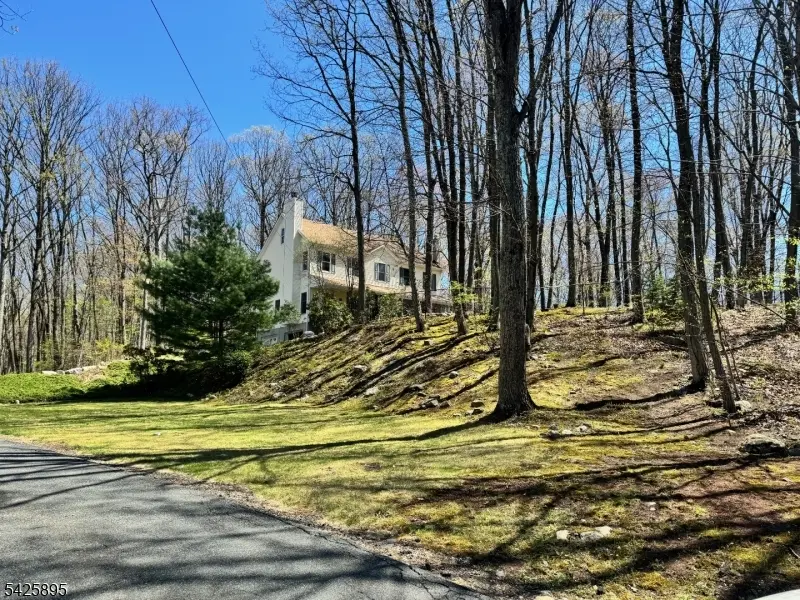 32 Saint Bernards Rd, Rockaway Twp., NJ 07885