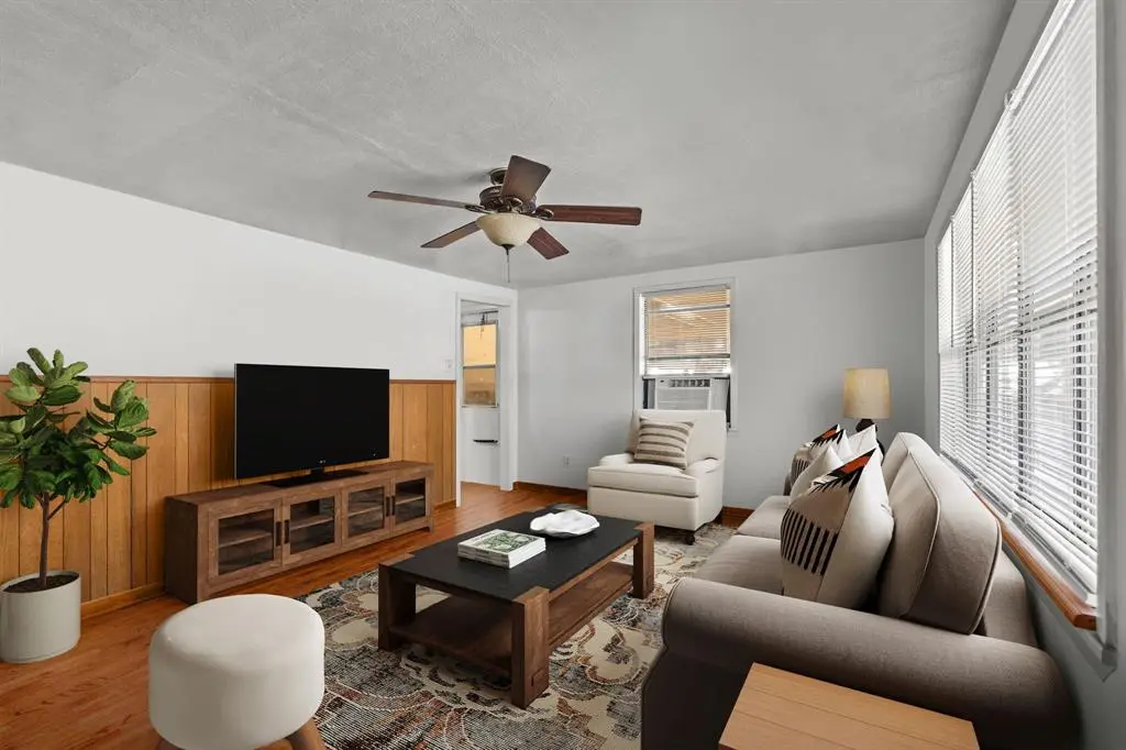 205 College Street, Chico, TX 76431