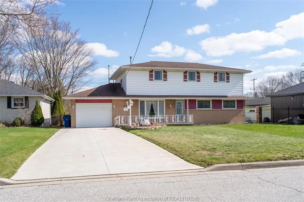 16 ARTHUR Drive, Chatham, ON N7M 3Y4