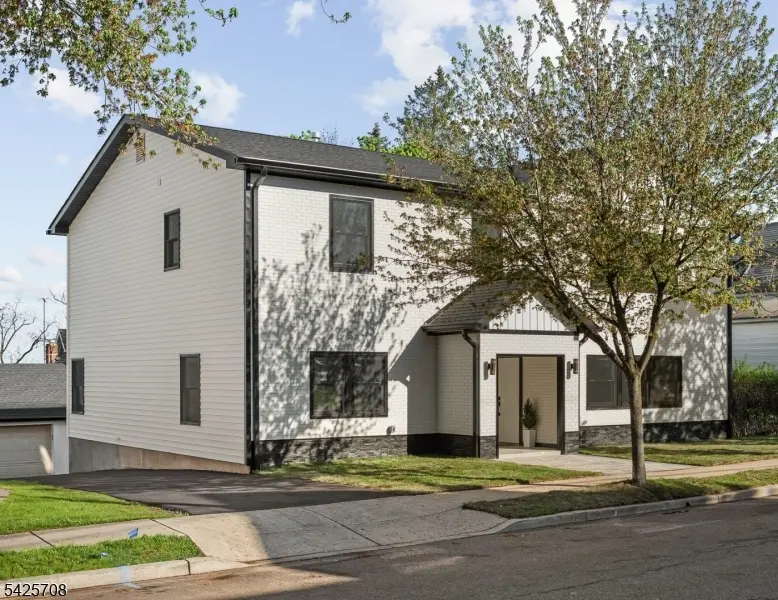 432 Jefferson St, Carlstadt Boro, NJ 07072