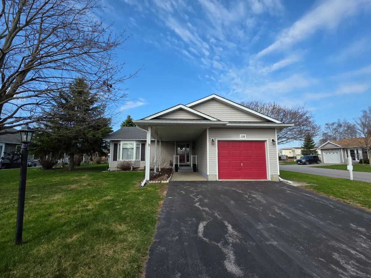 118 Bluffs RD, Clarington, ON L1B 1A8