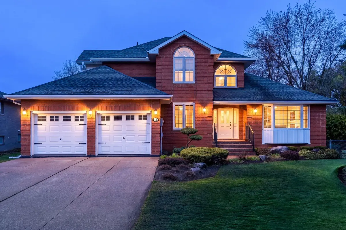 16 Carmichael CRES, Collingwood, ON L9Y 4R6