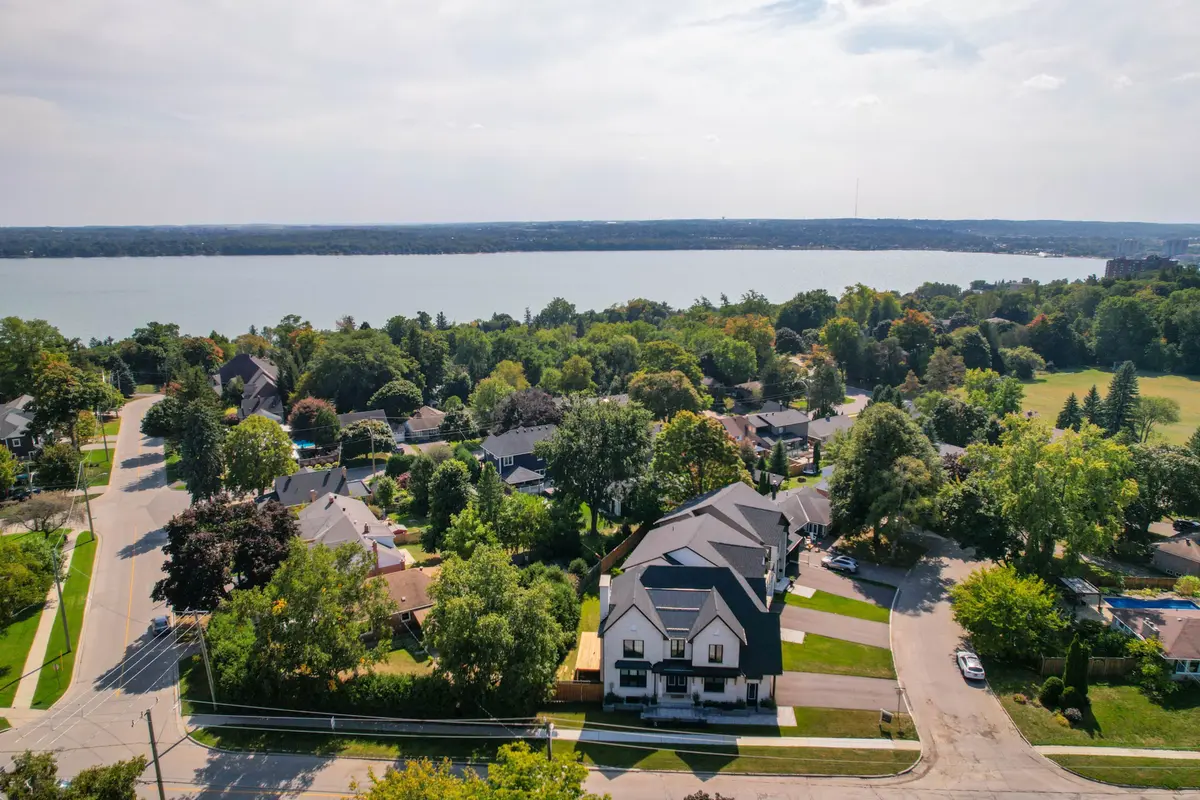 271 Codrington ST, Barrie, ON L4M 1S7