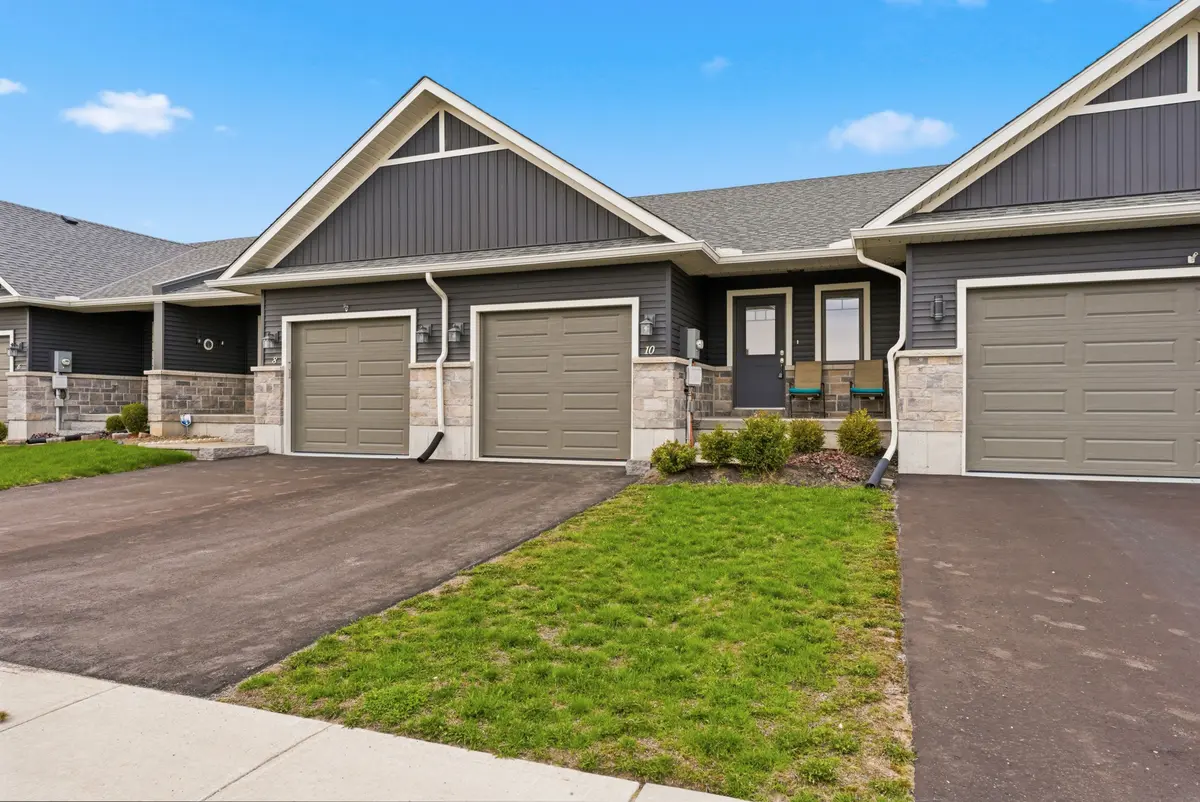 10 SANDHU CRES, Belleville, ON K8P 0G6