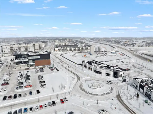 325 Park East DR, Winnipeg, MB R3Y 1Z9