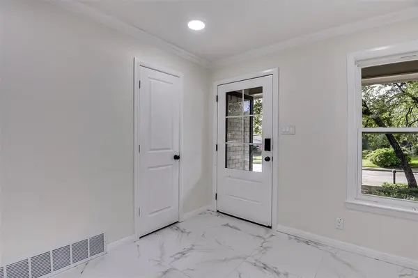 258 Somerset Terrace, Bedford, TX 76022