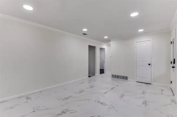 258 Somerset Terrace, Bedford, TX 76022