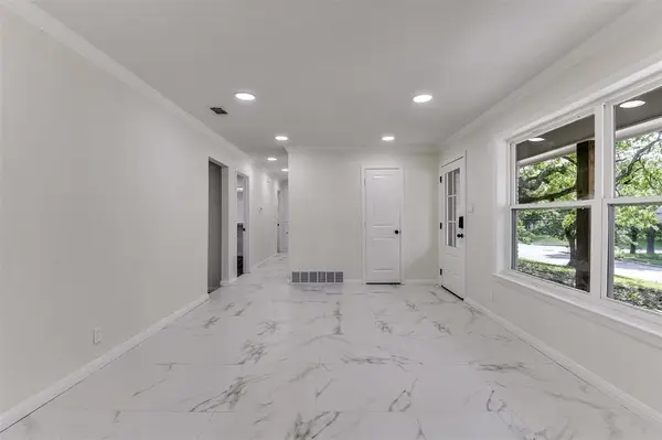 258 Somerset Terrace, Bedford, TX 76022