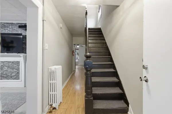 83 Hamilton St, East Orange City, NJ 07017