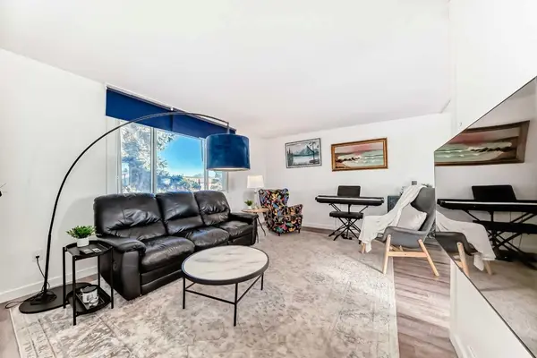 5903 4 AVE NE, Calgary, AB T2A 3Y1