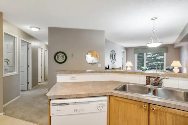 950 Arbour Lake RD NW #2218, Calgary, AB T3G 5B3