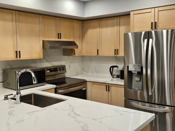 285 Antibes DR #11, Toronto C07, ON M2R 3X9