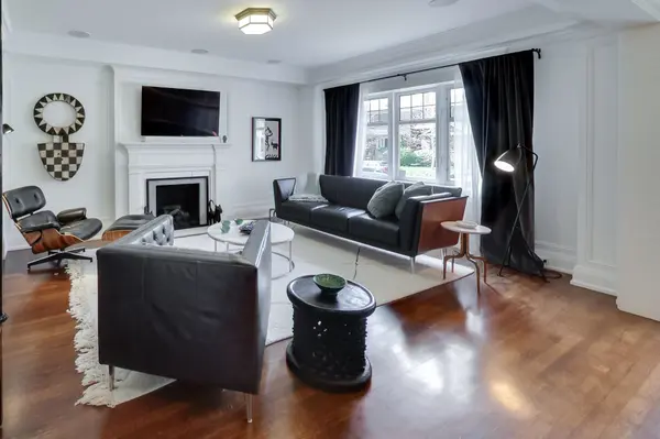 29 Anderson AVE, Toronto C03, ON M5P 1H5