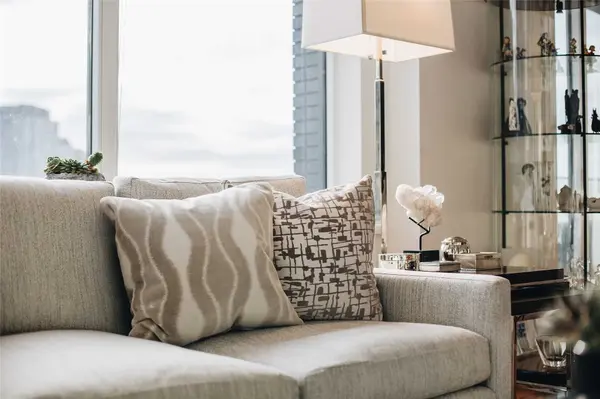 88 Davenport RD #1602, Toronto C02, ON M5R 0A5