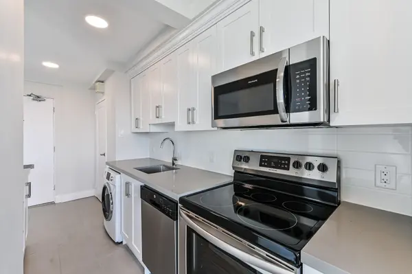 20 Prince Arthur AVE #907, Toronto C02, ON M5R 1B1