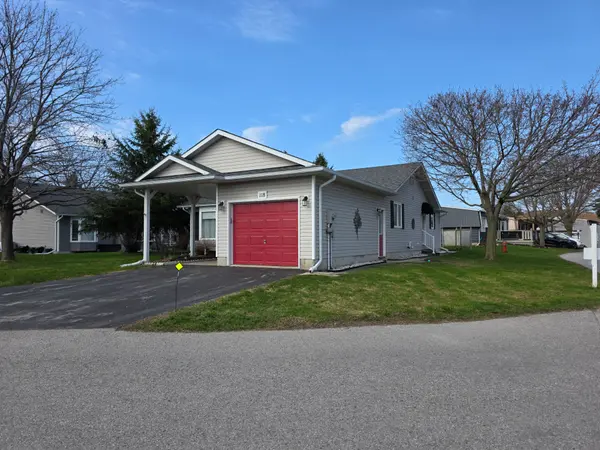 118 Bluffs RD, Clarington, ON L1B 1A8