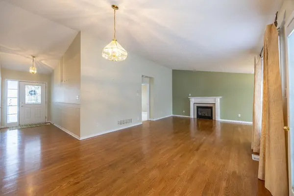 118 Bluffs RD, Clarington, ON L1B 1A8