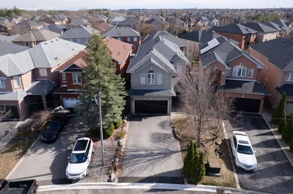 31 Water Garden LN, Vaughan, ON L4H 1N2