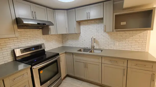 6 Reynolds CRES #Basement, Aurora, ON L4G 7X7