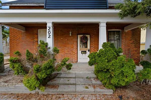 202 Bradford ST, Barrie, ON L4N 3B6