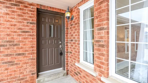 28 Violet ST, Barrie, ON L4N 9N2