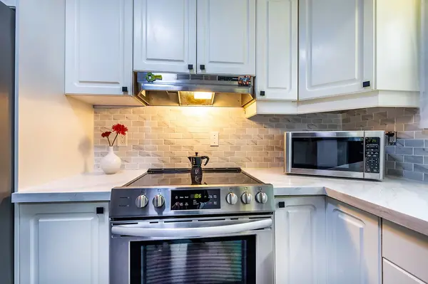 100 Humber Lea RD, Caledon, ON L7E 3T7