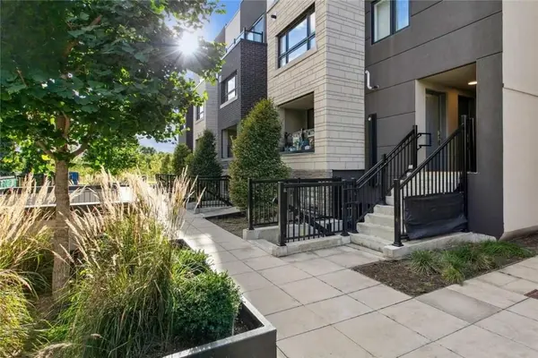 1135 Cooke BLVD #105, Burlington, ON L7T 0C3