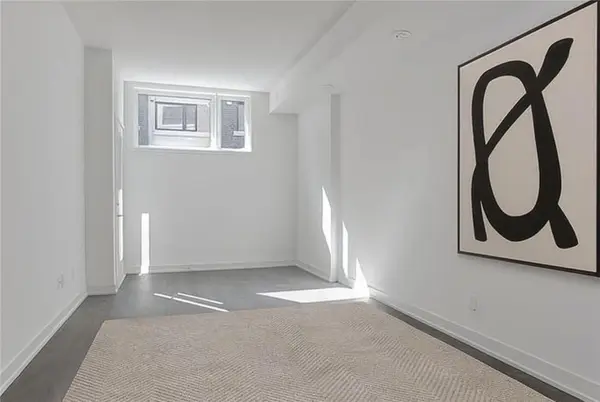 1135 Cooke BLVD #105, Burlington, ON L7T 0C3