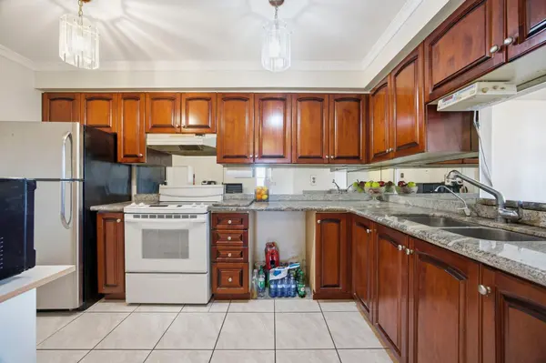 3845 Lake Shore BLVD W #411, Toronto W06, ON M8W 4Y3