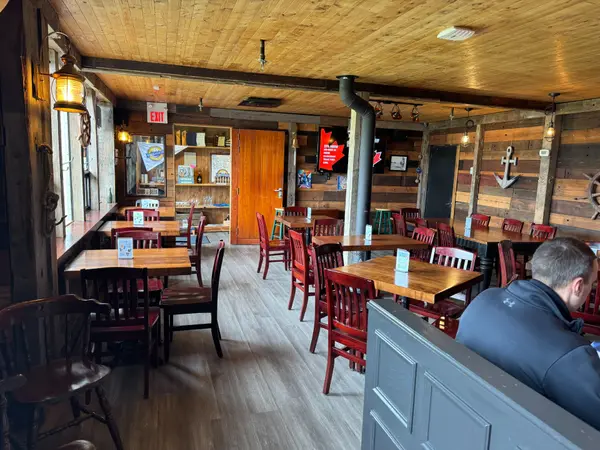 866 Lakeshore RD E, Mississauga, ON L5E 1E1