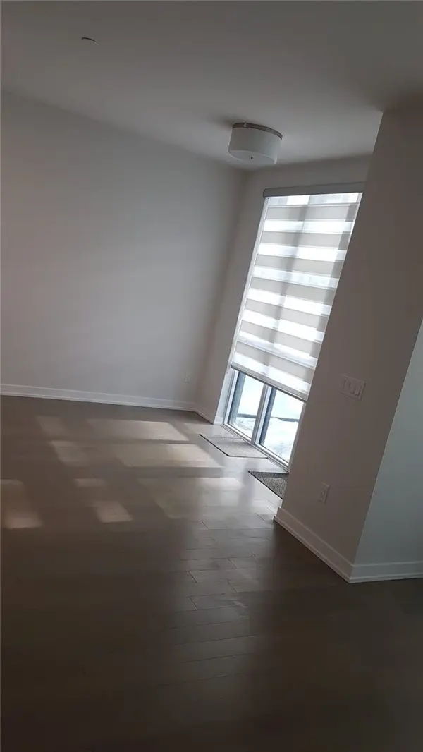 4055 Parkside Village DR #Th14, Mississauga, ON L5B 0K8