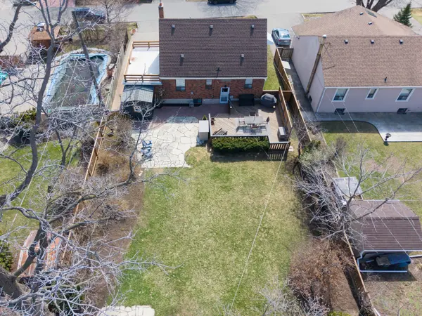 961 Ribston RD, Mississauga, ON L4Y 1B5