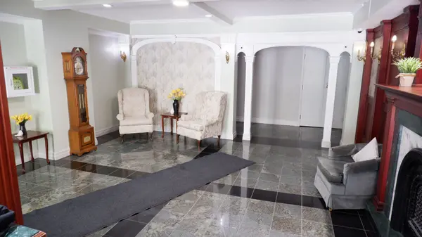 24 Chapel ST #105, Halton Hills, ON L7G 6A7