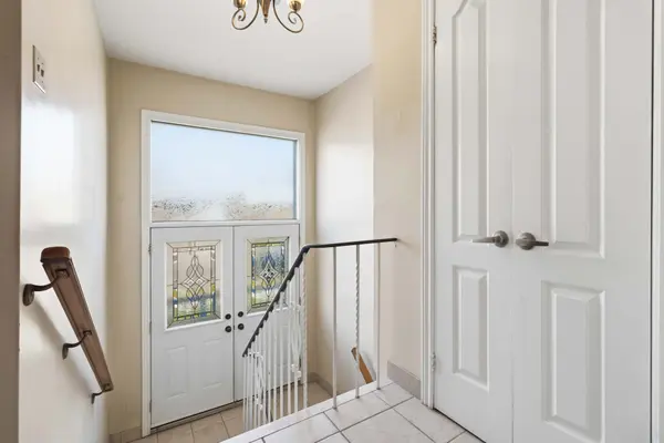 3638 Molly AVE, Mississauga, ON L5A 3M5