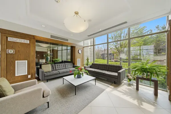 2379 Central Park DR #601, Oakville, ON L6H 0E3