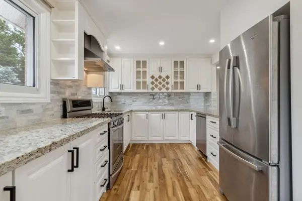 3675 Glencolin CT #UPPER, Mississauga, ON L5C 2G3