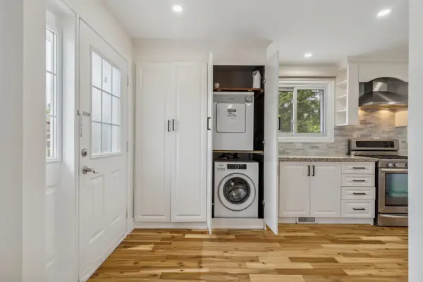 3675 Glencolin CT #UPPER, Mississauga, ON L5C 2G3