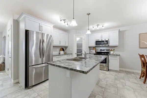 10 SANDHU CRES, Belleville, ON K8P 0G6