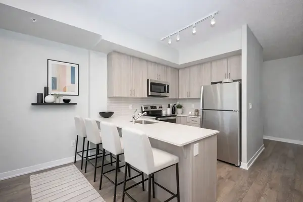 550 North Service RD #610, Grimsby, ON L3M 0H9