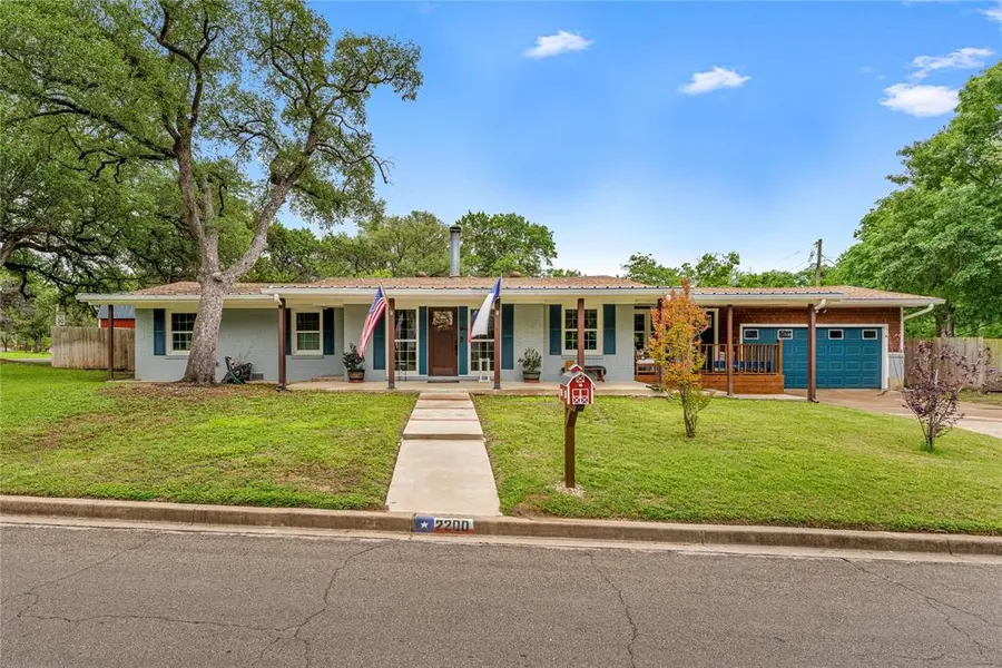 2200 Gregory Lane, Waco, TX 76708