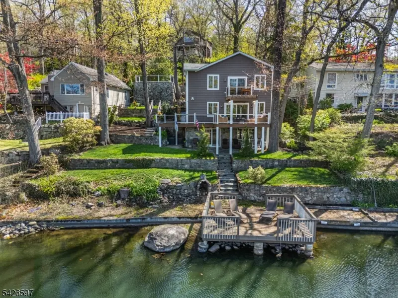 393 Lakeview Ave, Ringwood Boro, NJ 07456